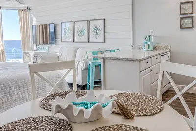 Image de 🏖️ Salty Turtles® Beachfront Iii | Early Check-In + Free Beach Chair Service