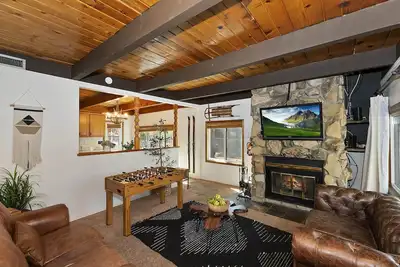 Image de Pet Friendly Hot Tub Home located In the coveted Upper Moonridge Neighborhood!