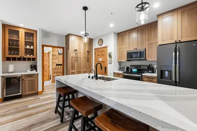 Image de 700 | Premium 2bd - King, Doubles, A/C + Pool