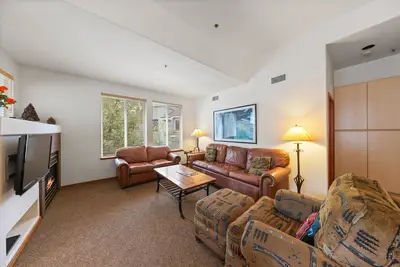 Image de 422 | Griller’s Retreat - 2bd King + Bunks. Pool!