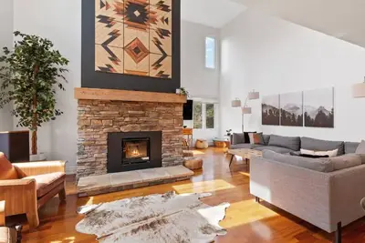 Image de Modern/Rustic 2 Story Condo/3 Min Walk to Village
