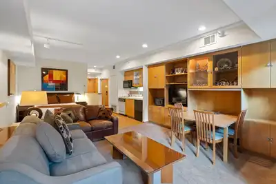 Image de 232 | Updated Studio w/Ac! - Pool View + Parking