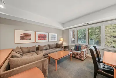 Image de 226 | Fresh Studio – Hike Access + Reno’d Kit/Bath