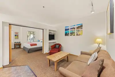 Image de 144 | King Studio Escape - Pool + Full Fridge, Walkable