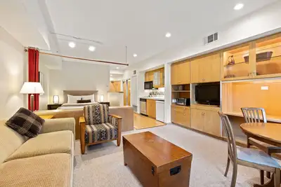 Image de 113 | Cozy Studio w/ A/C, Kitchenette, Pool & Spa