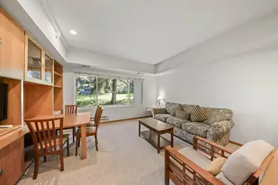 Image de 108 | Hiker’s Studio - Mtn Views + Pool Access