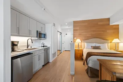 Image de 105 | Light & Fresh Studio w/ A/C, Pool & Tubs