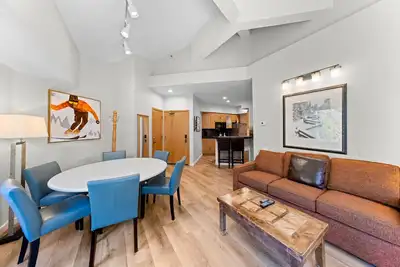 Image de 340 | Top Floor Corner - 1bd w/ A/C + Views