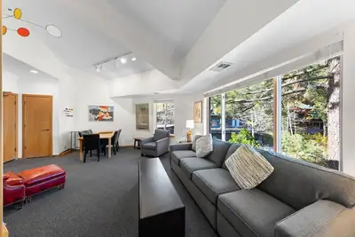 Image de 319 | Just You Time - 1bd w/ Fridge + Pool View