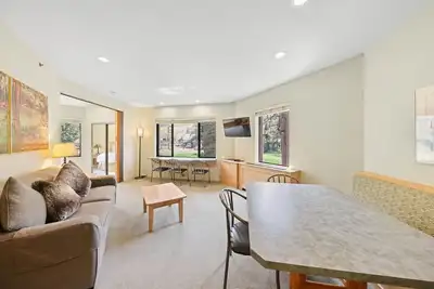 Image de New Listing! ! Palisades Tahoe Lodge 1-Bedroom Ski-in/Ski-out#241