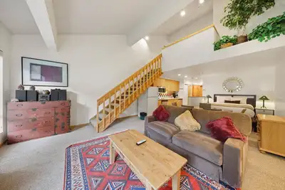 Image de 345 | Loft w/ Mtn Views - Fridge, Pool, Sauna Too