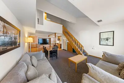 Image de 317 | A/C Loft Retreat - Hike Out + Full Fridge