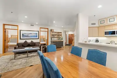 Image de 412 | Spacious 3bd - Queen/Bunks + Poolside Fun