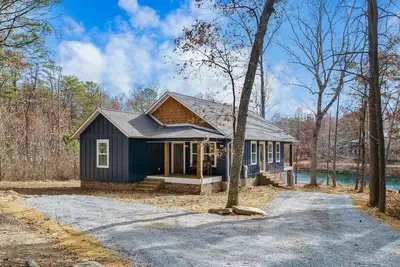 Image de The Away Place-hot tub & fireplace on the lake