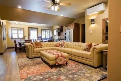 Image de Stay in Glacier National Park @ Apgar Lookout Retreat, Suite 5--Private Deck! !