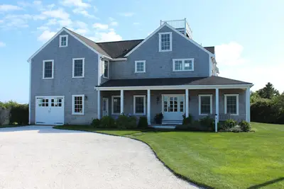 Image de Serene oasis that abuts 500 acres of conservation land near a secluded beach.