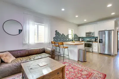 Image de Cozy & Pet-Friendly Home - 3 Mi to Downtown Denver