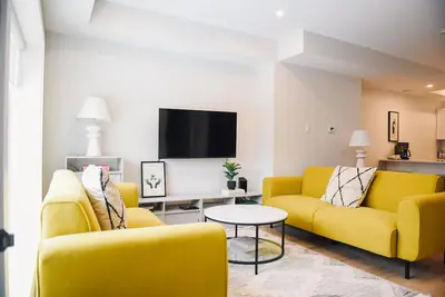 Gorgeous and Unique 5 Bed & 2. 5 Bath Townhouse