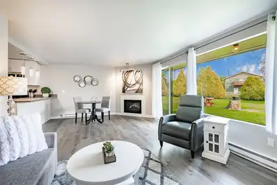 Image de Stylish Condo with Beautiful Hot Tub - 103