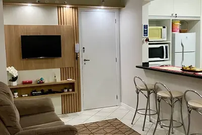 Image de Apto bem Localizado, 50m da Praia, Faça Tudo a pé. Recém Reformado. Wifi e A/C