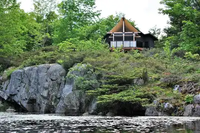Image de Pine Brae Eco-Resort: Off-grid cabin with lake access & private hiking trails