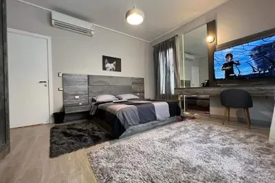 Image de 1 Br Apartment with Garden