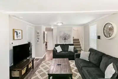 Image de Home in Dt Libertyville near Corp HQs & Naval Base