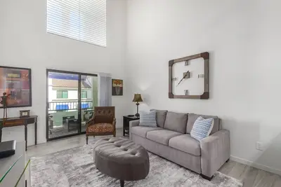 Image de Luxury furnished condo in a resort style atmosphere