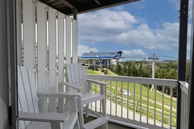 Image de Ml 242: Ballhooter views from this delightful, bike-in/out 2br!