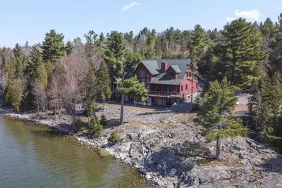 Image de Welcome to Your Algoma County Lakeside Retreat!
