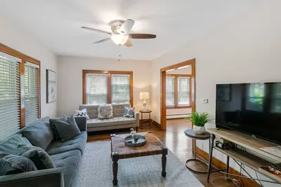 Image de Dt Libertyville Home w/ Arcade PacMan by Navy Base