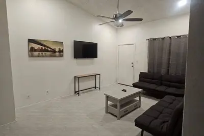 Image de Chic 2br Oasis: Prime Locale!