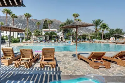 Image de Appartement 'Evripides Family One -bedroom 1' avec piscine partagée, jardin partagé et climatisation