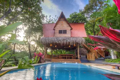Image de Glamping Treehouse in Nosara very close to the beach
