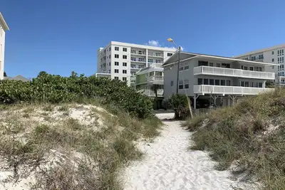 Image de Cottage on the beach! 30 second walk to the beach! Heated pool on the property!