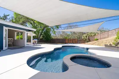 Image de Cozy Country Getaway with Heated Pool\/Hot Tub and Fire pit