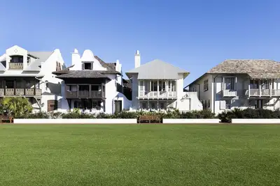 Image de Beachy Keen - Located on the Eastern Green!
