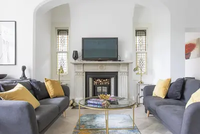 Image de 4-Bed Flat in West London, Sleeps 8, 8 min to Tube