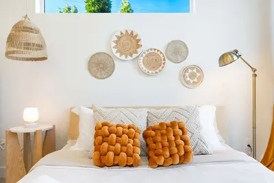 Image de Perch - The Ashworth 67: Chic 3 Br North Queen Ann Retreat with Parking