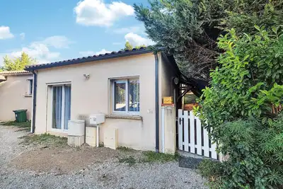 Image de Belle maison à Nébian avec WiFi