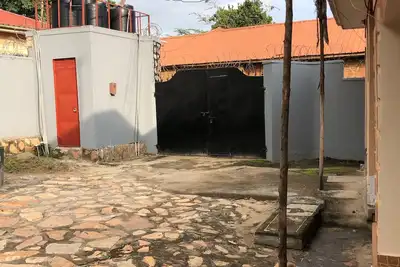 Image de 10 drive minutes away from the airport, beaches, Mabamba swamp, wildlife Centre