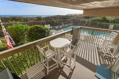 Image de Direct Ocean Front 2br Condo w/ Pool. Pet Friendly