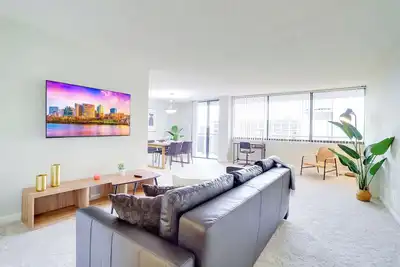 Image de Modern Crystal City Apt & Prime Location!