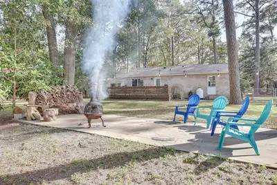 Image de Pet-Friendly Southport Home w\/ Deck: 8 Mi to Beach