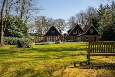 Image de Maison de groupe Ă Twente avec spa
