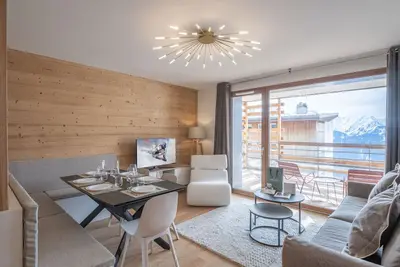 Image de Appartement Neuf de Standing, 400m du Centre, 3 Chambres, Proche Pistes, Parking Inclus