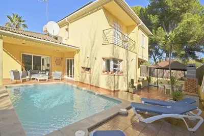 Prestige - piscine privée et climatisation proche de la mer