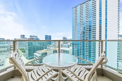 Renovated Ala Moana Studio Stunning Views 2228