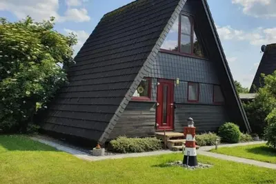 Image de GemĂĽtliches Nurdachhaus in Randlage im Ferienpark Fedderwardersiel. Deichnah