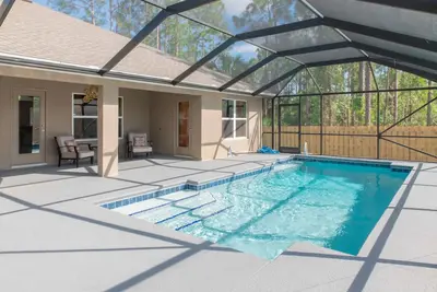 Image de Palm Bay Retreat: Pool, Amenities & Free Parking\n